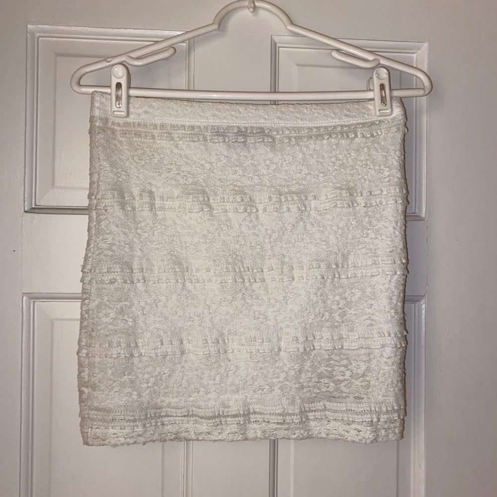 White laced pencil skirt